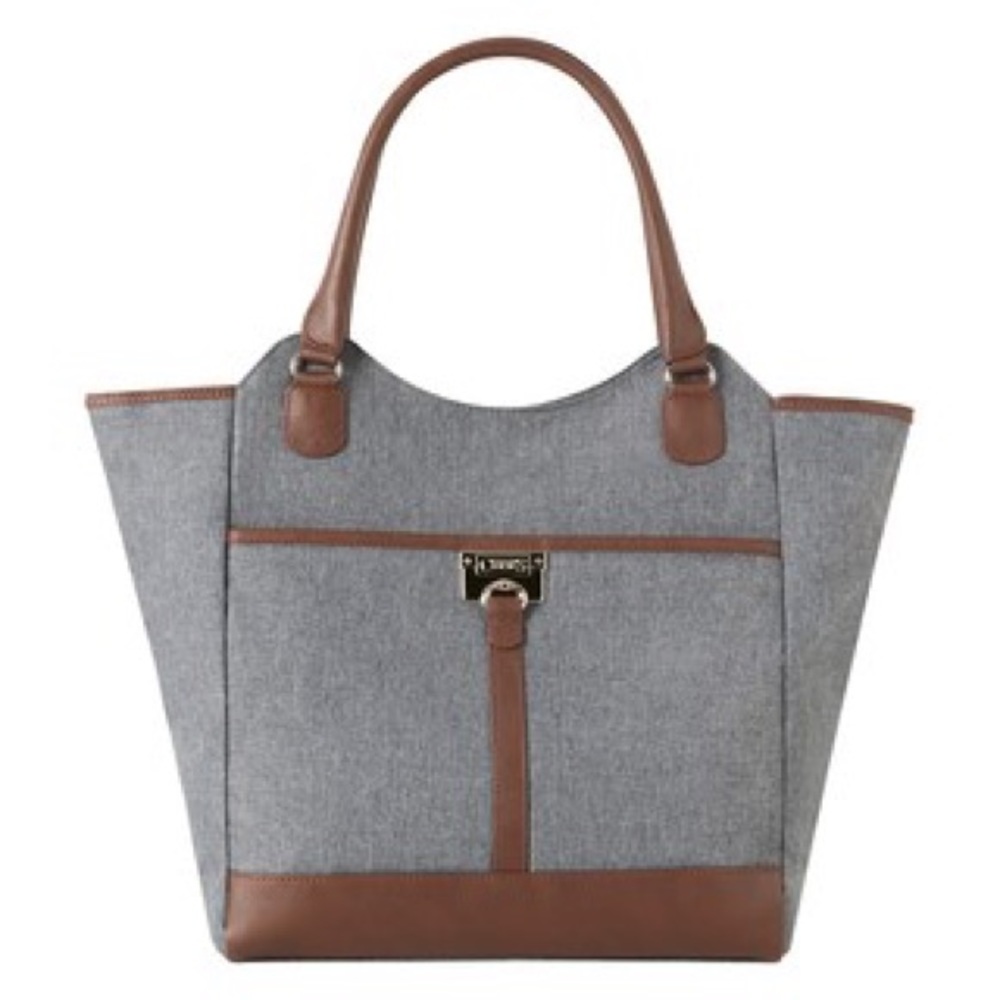 Chaps Tote Bag Brand New last one but price tag is in pocket main tag gone.